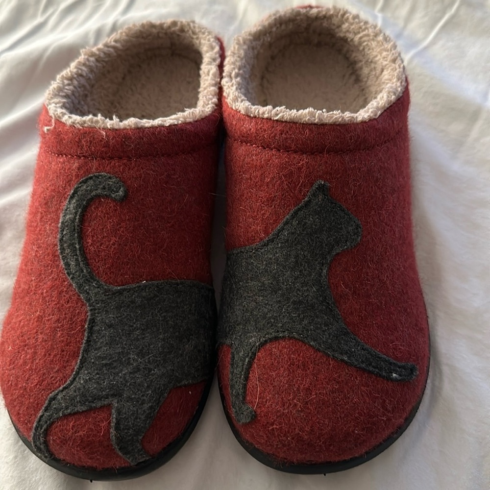 Women’s LL Bean Day Break Scuffs, Motif Slipper, size 9